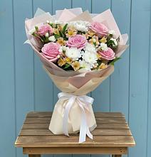 Букет цветов из:  Гвоздики, Орхидеи и Розы в Угре