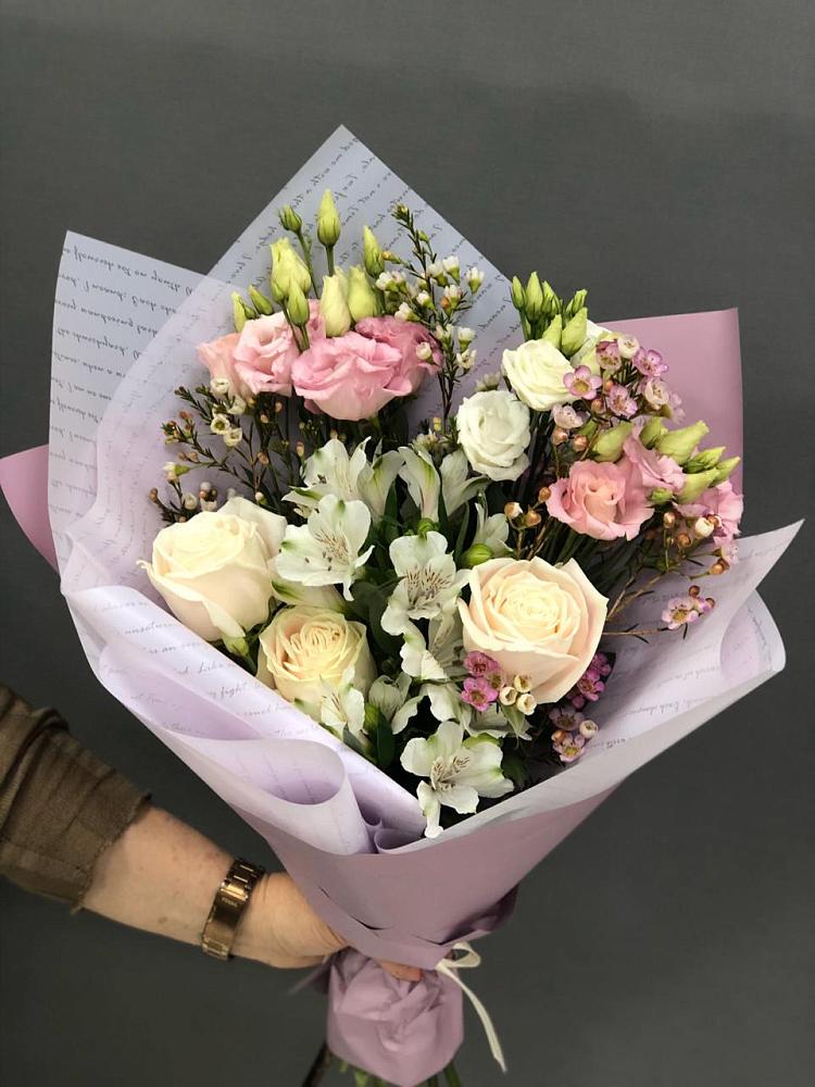 Букет цветов из: Альстромерии, Розы и Лизиантусы в Угре