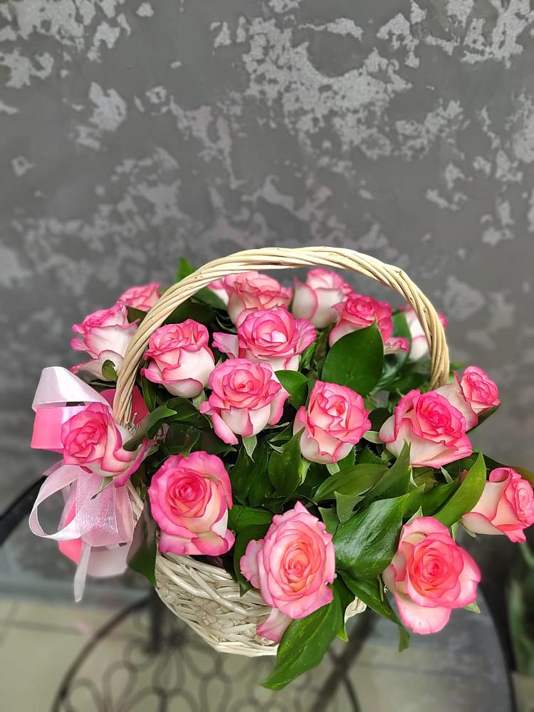 Цветочная композиция из Розы в корзине в Угре