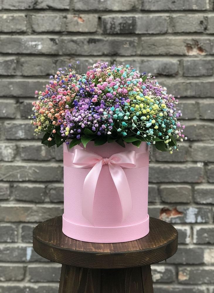 Цветочная композиция из Гипсофила и Розы в шляпной коробке в Угре