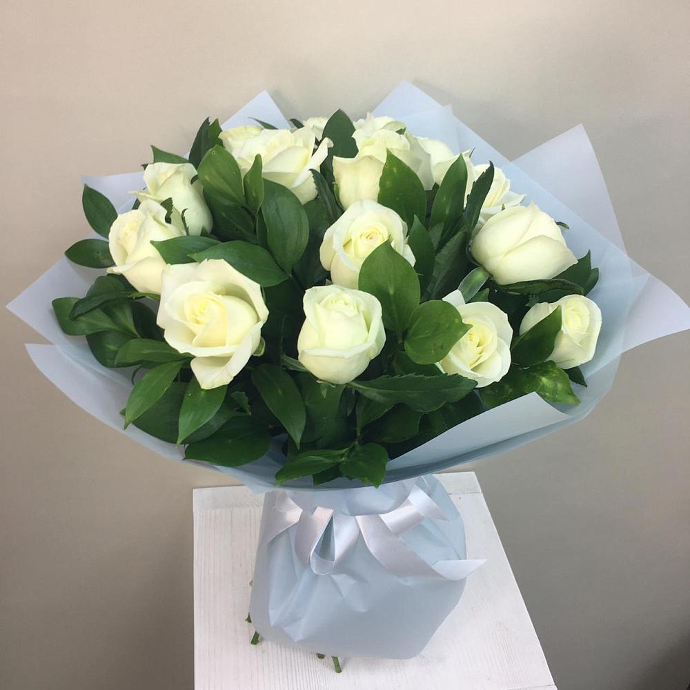 Букет 15 Белых роз Проуд в Угре