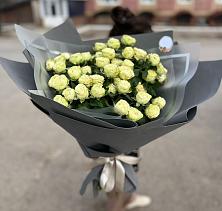 Букет Белые кустовые розы Солинеро в Угре