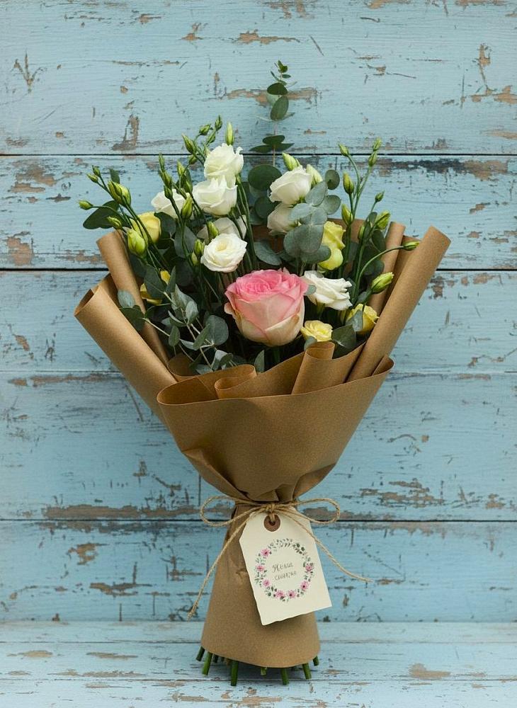 Букет цветов из: Розы и Лизиантусы в Угре