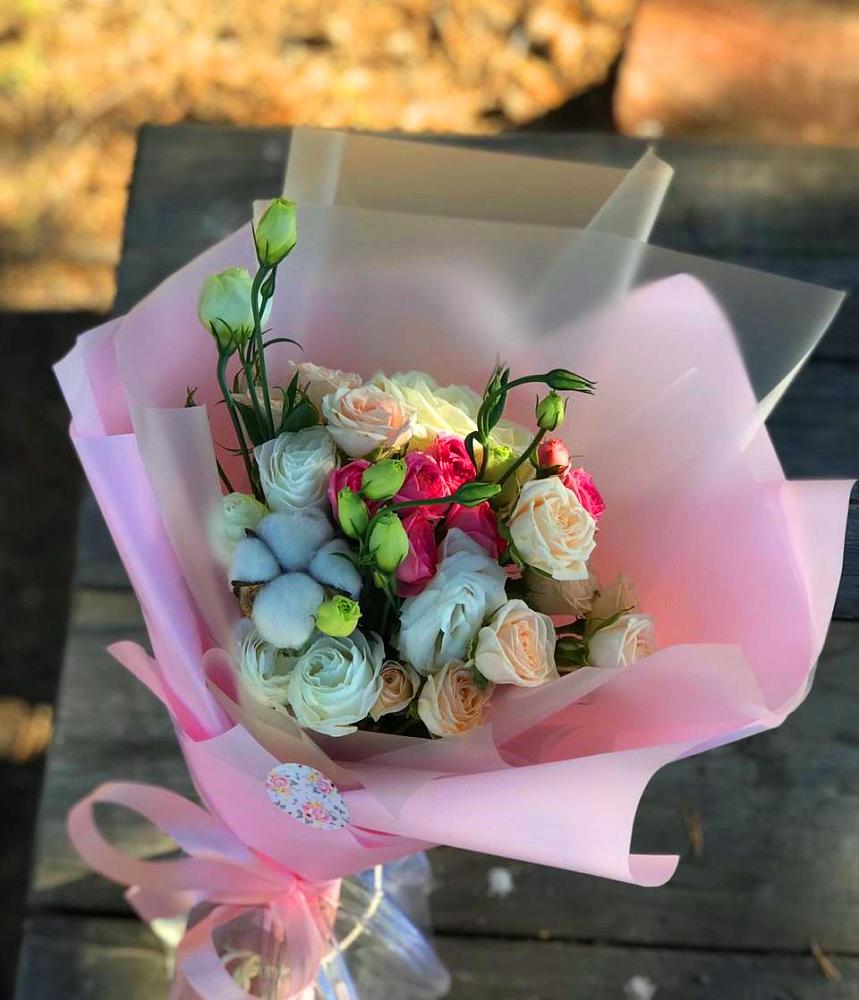 Букет цветов из: Розы и Лизиантусы в Угре