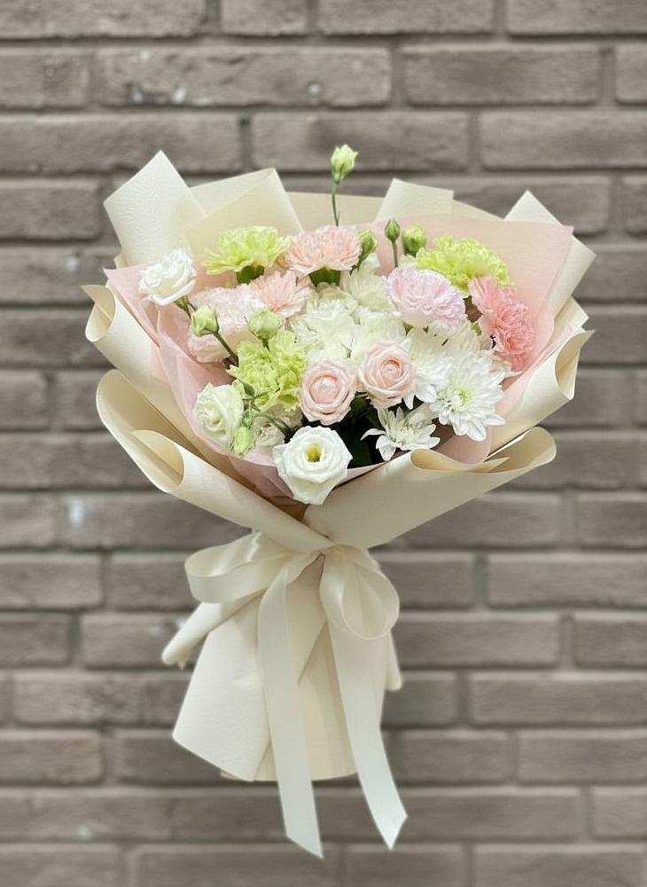 Букет цветов из: Гвоздики, Розы, Лизиантусы и Хризантемы в Угре