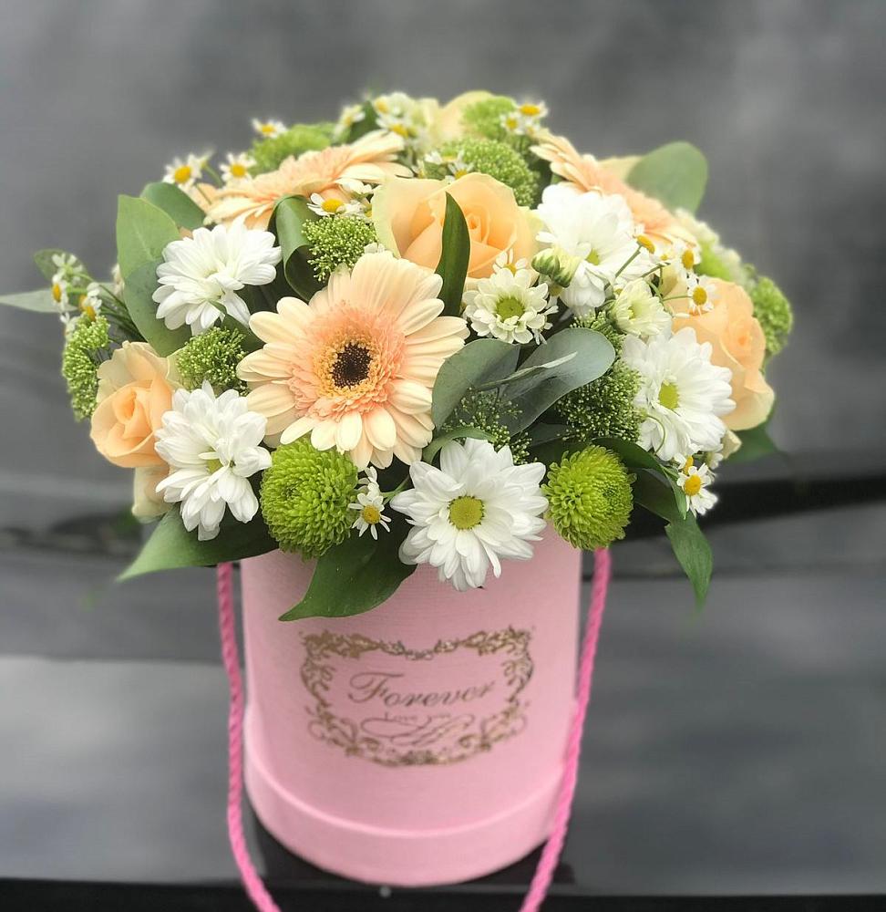 Цветочная композиция из Розы, Герберы и Хризантемы в шляпной коробке в Угре