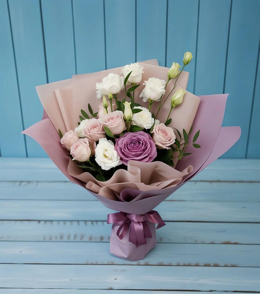 Букет цветов из: Розы и Лизиантусы в Угре